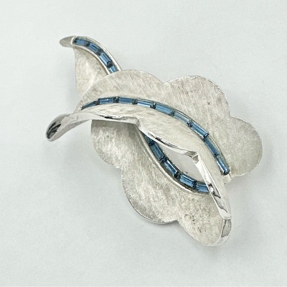 Weiss Signed Vintage Blue Glass Bead Line Silver Leaf Brooch Pin - Picture 2 of 6